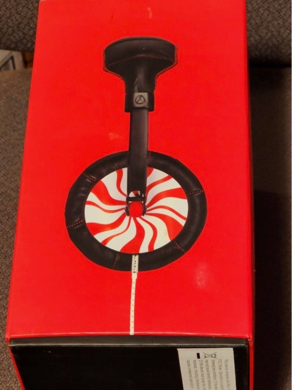 Nixon Limited Edition The White Stripes “Candy Cane Children” Headphones - Picture 5 of 6